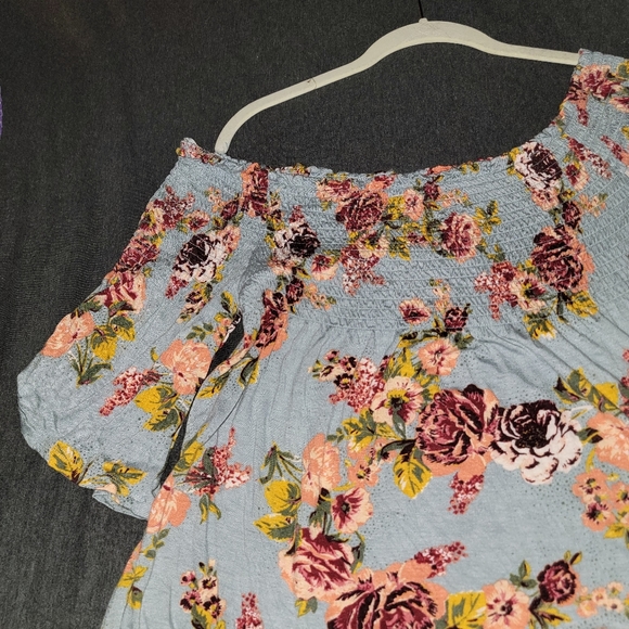 Rewind Cinched Off The Shoulder Flower T-Shirt - Large - Picture 3 of 3